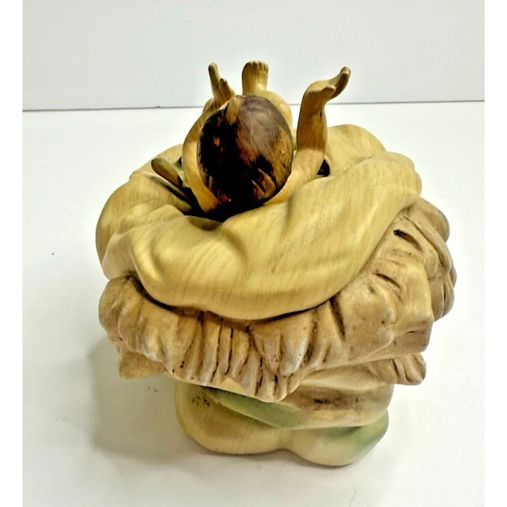 Sams Club Members mark Baby Jesus Replacement From Nativity Set‎